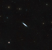 Visión de campo amplio del cielo alrededor de NGC 253