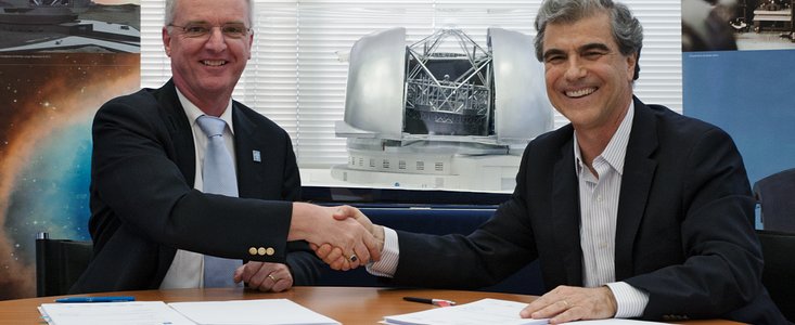 Ondertekening van het contract voor de aanleg van de weg en het afvlakken van de top voor de E-ELT