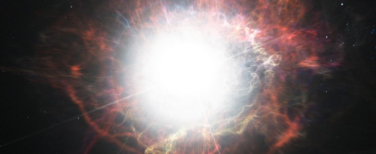 Impresión artística de la formación de polvo alrededor de una explosión de supernova