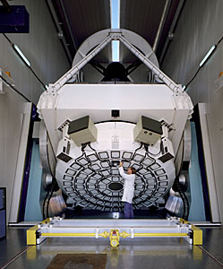 El NTT (New Technology Telescope) fue pionero en la utilización de la óptica activa.