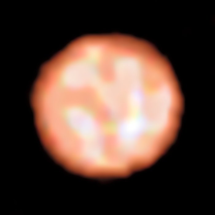 La superficie della gigante rossa π1 Gruis osservata dallo strumento PIONIER sul VLT