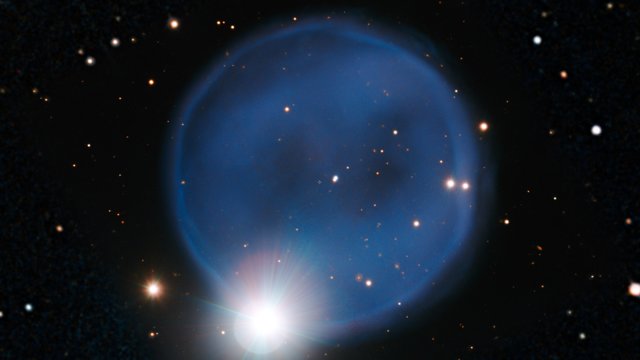 Panorâmica da nebulosa planetária Abell 33