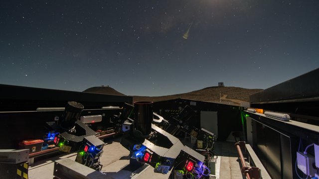 La prochaine génération de télescopes dédiés à la recherche de transits (NGTS) à Paranal
