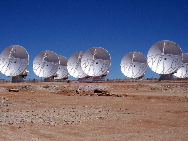 ALMA 8 dishes close view