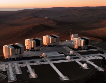 The VLT and VLTI at sunset The VLT and VLTI at sunset