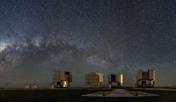 Paranal at night