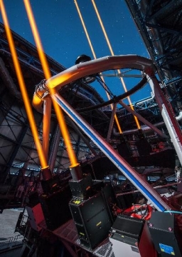 UT4 and the 4 lasers of the AOF UT4 and the 4 lasers of the AOF