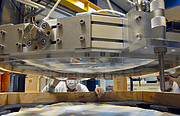 Dünner Spiegel für die adaptive Optik am Very Large Telescope der ESO