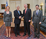 President Piñera receives ESO's first atomic clock