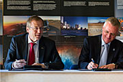 ESO and ESA Directors General sign cooperation agreement