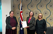 Signatárias na Casa da Indústria, Canberra, Austrália