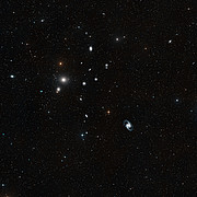 Imagem de grande angular do Enxame de Galáxias da Fornalha