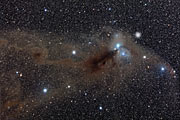 Vista de campo amplio de la zona de R Coronae Australis