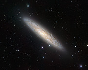 Weitfeldaufnahme von NGC 253 erstellt mit dem VLT Survey Telescope