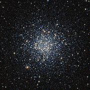 Immagine infrarossa dell'ammasso globulare Messier 55 ottenuta da VISTA