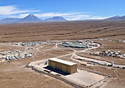 Letecký pohled na podpůrné středisko observatoře (Operations Support Facility, OSF)