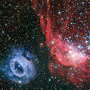 Kaksi hyvin erilaista hohtavaa kaasupilveä Suuressa Magellanin pilvessä