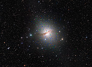 La galaxie elliptique géante Centaurus A (NGC 5128) et ses étranges amas globulaires 