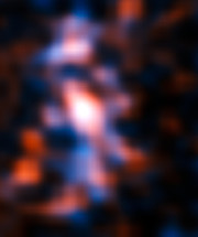 Galaxie zobrazená gravitační čočkou – rekonstrukce