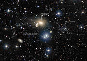 Området omkring den vekselvirkende galakse NGC 5291 (med noter)