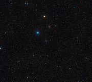 El cielo alrededor del sistema estelar triple HD 131399