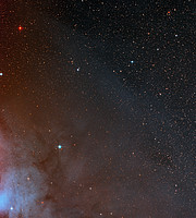 Weitwinkelaufnahme der Himmelsregion um den exotischen Doppelstern AR Scorpii