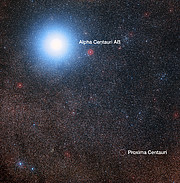 De hemel rond Alpha Centauri en Proxima Centauri (geannoteerd)