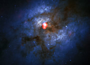 O sistema de galáxias em fusão Arp 220 observado pelo ALMA e pelo Hubble