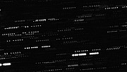 Kombinerade djupa bilder av `Oumuamua från VLT och andra teleskop (utan etiketter)