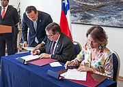 Unterzeichnungszeremonie mit dem chilenischen Außenministerium