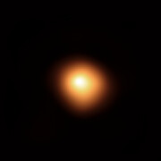 Betelgeuse pohledem SPHERE (leden 2019)