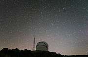 A cúpula do Telescópio de Teste 2 à noite