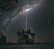 En laserstråle peger imod Mælkevejens centrum