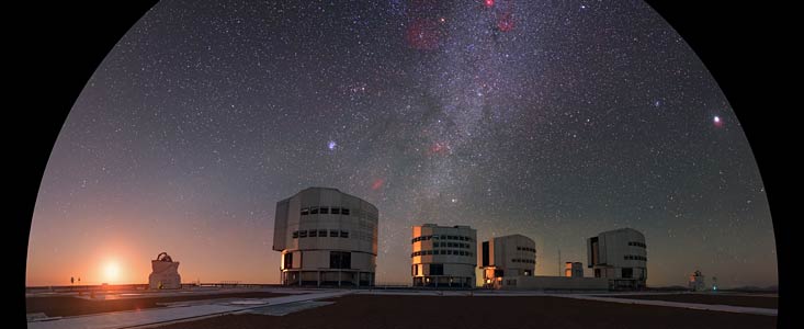 The Moon sets over Paranal