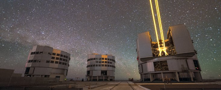 Vier Laser über dem Paranal