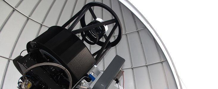 Het prototype van een BlackGEM-telescoop in zijn koepel in Nijmegen.