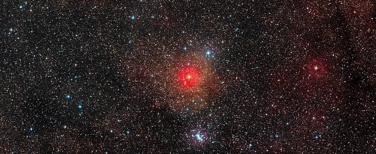 Hvězdné pole kolem žlutého hyperobra HR 5171