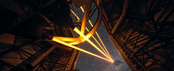 Na observatoři Paranal byl poprvé vyzkoušen nejvýkonnější systém vytvářející pomocí laseru umělé referenční hvězdy pro systém adaptivní optiky