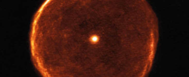 Delicate bubble of expelled material around the cool red star U Antliae