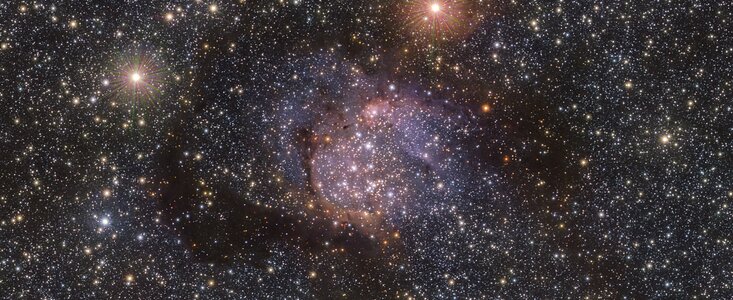 Imagem no infravermelho da nebulosa Sh2-54 obtida com o VISTA