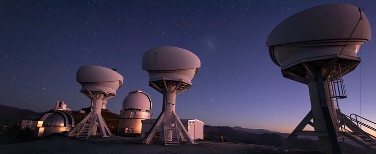 Skupina dalekohledů BlackGEM připravena k pozorování na observatoři La Silla