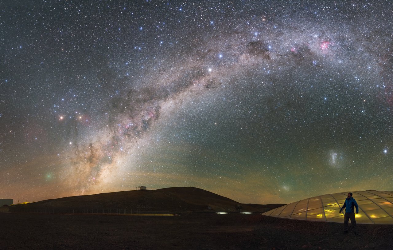 Paranal sky with comet