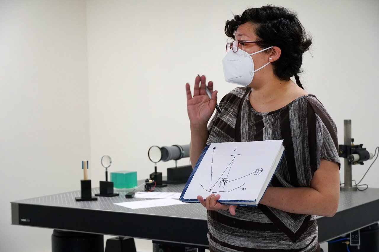 Mujeres de Antofagasta y Viña del Mar se capacitan preparando los espejos astronómicos de ESO