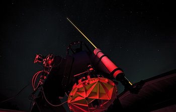 Die ESO testet neues kompaktes Laserleitsternsystem an der Allgäuer Volkssternwarte Ottobeuren