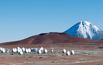 A mitad de camino: 33 antenas de ALMA en Chajnantor