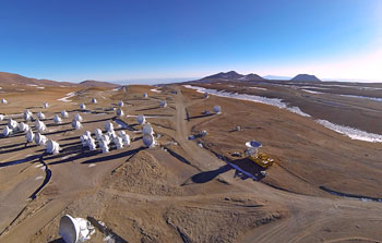 Letzte ALMA-Antenne kommt auf dem Chajnantor-Plateau an