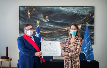 Director General de ESO recibe orden Bernardo O’Higgins