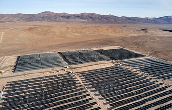 O Observatório do Paranal do ESO começa a receber energia da maior central solar do Chile dedicada à astronomia