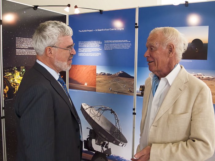 Joachim Krautter and Lodewijk Woltjer at the ESO stand at JENAM 2010