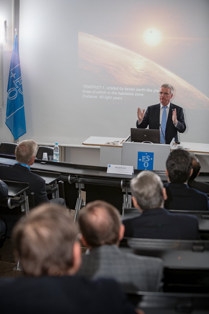 Konsularisches Korps in Bayern besucht ESO-Hauptsitz